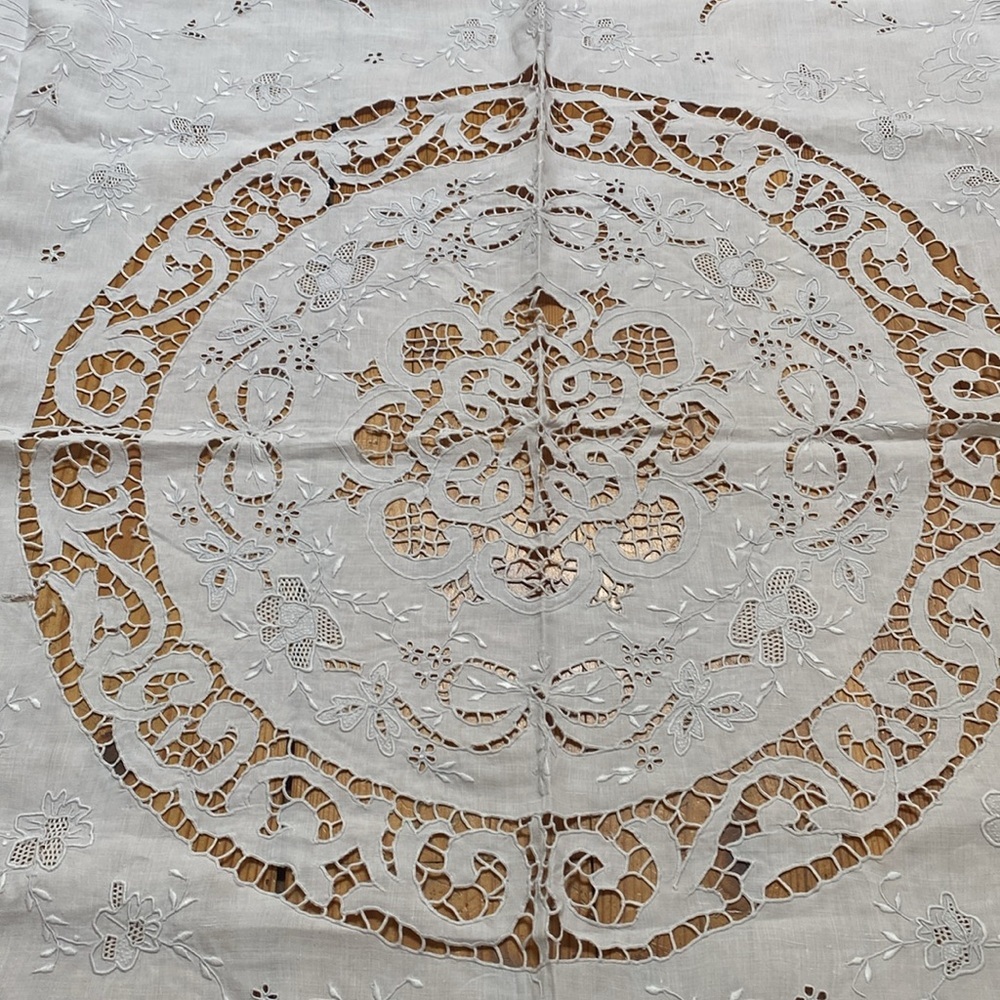Vintage Square Embroidered & Lace table cloth - Picture 2 of 5